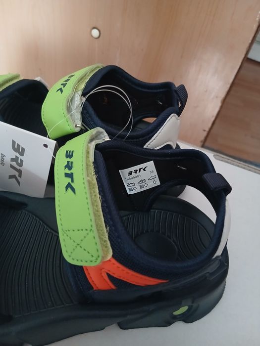 Sandały Bartek nowe r36