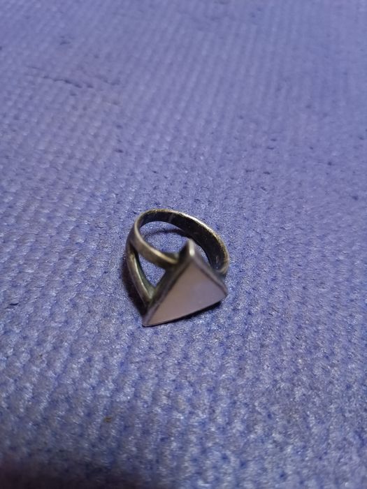 Серебряное кольцо с перламутром. 18р.