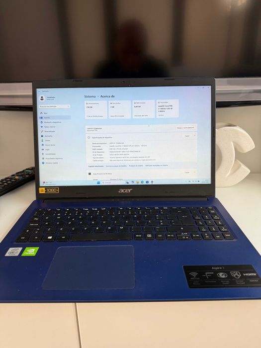 Portátil Aspire 3 15.6'' I5 RAM: 8GB-256GB - NVIDIA GeForce MX330