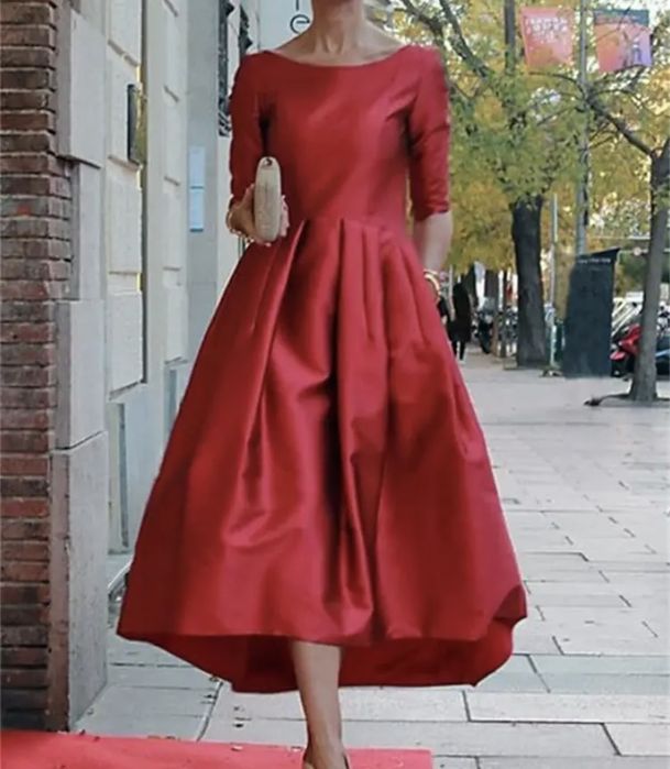 Piekna klasyczna czerwona sukienka Walentynki