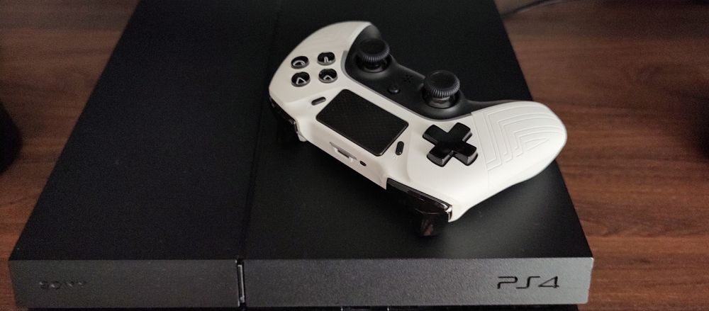 Konsola PS4 Slime + 2 pady