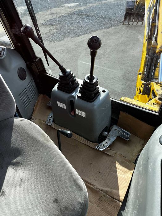 Екскаватор-навантажувач Komatsu WB93R-5, 2007 рік, робочий стан