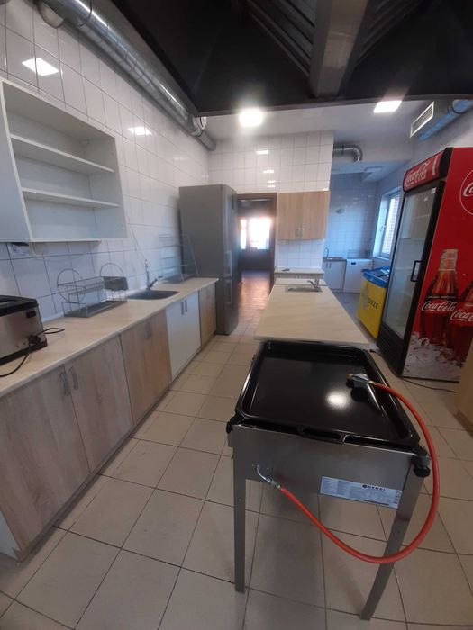 meble kuchenne beżowo białe