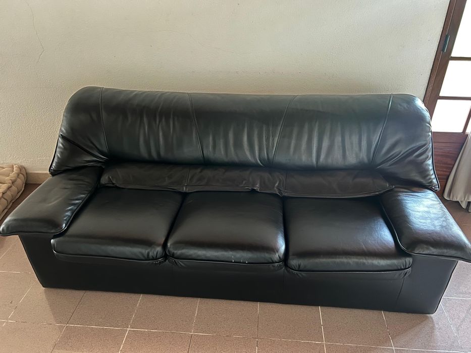 Sofá preto em pele como novo