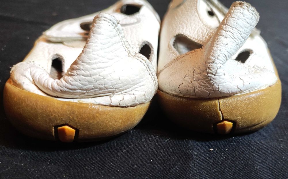 Białe ażurowe buty na rzepy Dr Lightfoot 38 znoszone sandały vintage