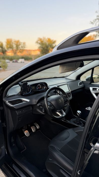2019 Peugeot 2008 Crossway edition Noir  1.2 puretech (baixo kms‼️)