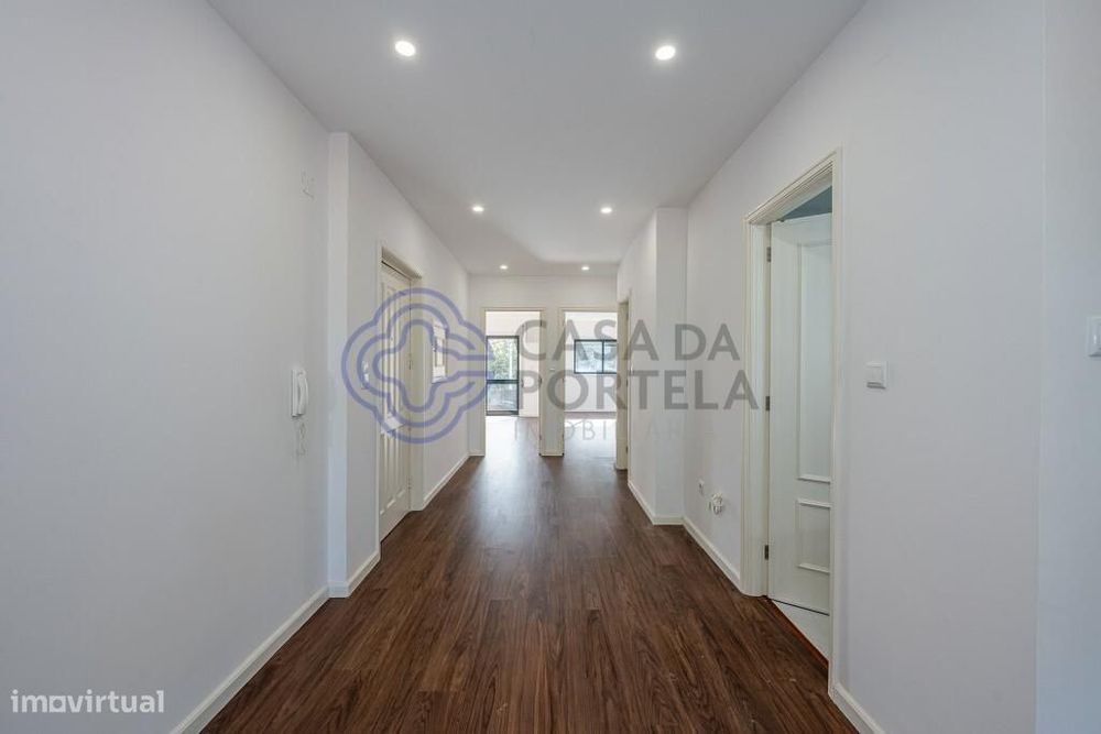 Apartamento T2 Renovado com Box | Vilar de Andorinho