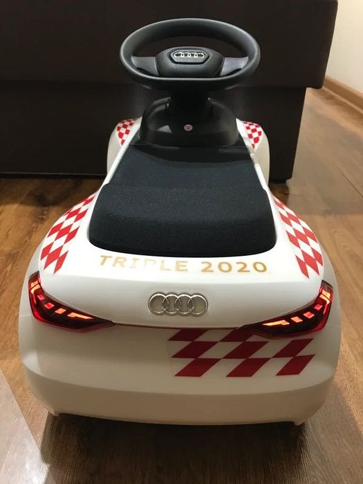 Jeździk dziecięcy autko samochodzik AUDI biały używany