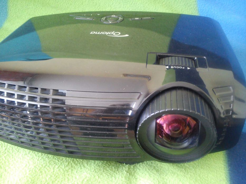 Krótkoogniskowy HD DLP projektor Optoma GT750-XL.