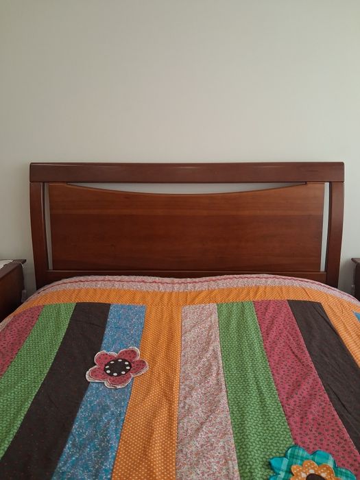 Cama de cerejeira