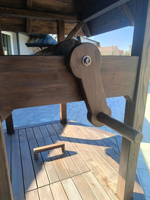 Drewniane studnie ogrodowe.