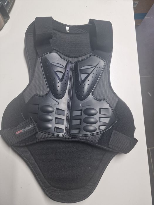 colete  tamanho L de proteção articulado (também conhecido como "peito