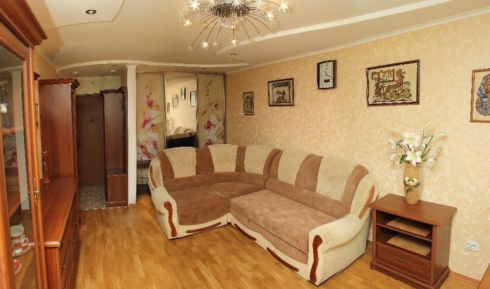 Квартира на Шевченко!Поруч парковка з охороною.