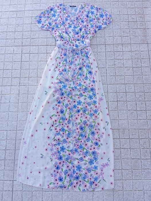 Vestido comprido branco com flores
