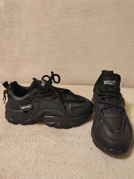 Чоловічi спортивнi кросівки 45 розмір