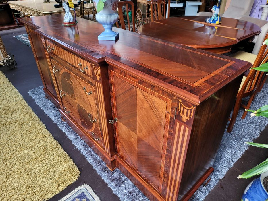 Excelente aparador em madeira maciça - óptimo estado geral