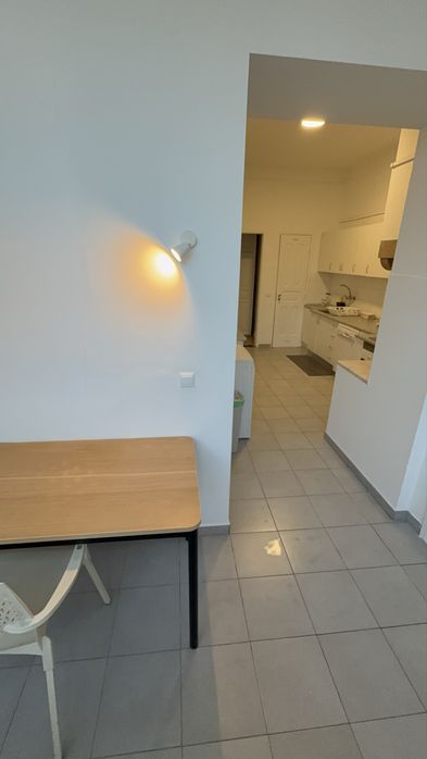 Quarto amplo mobiliado 03 pessoas c despesas incluídas em Frente El corte ingles Lisboa