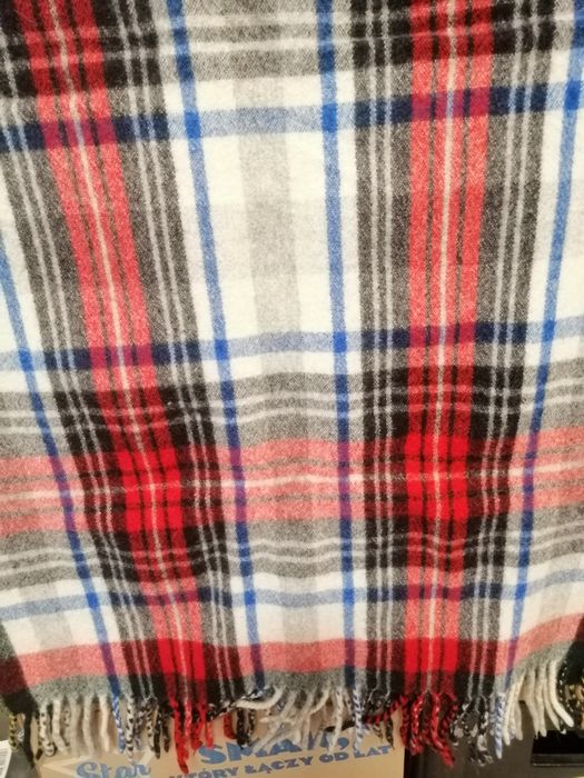 Szalik damski szer. 47cm. dl.190cm.