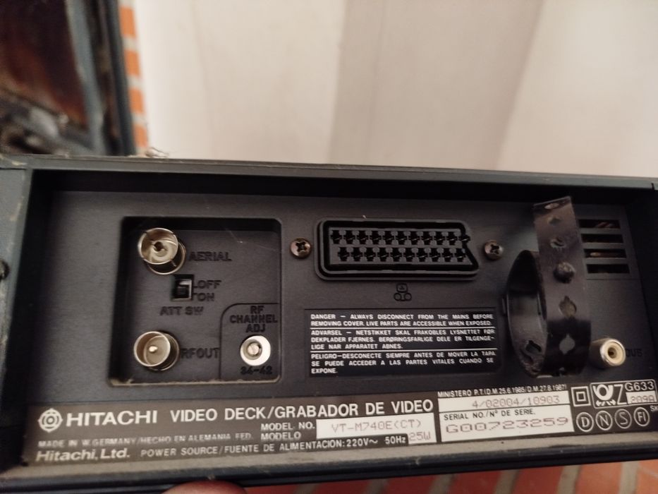 Leitor VHS da Hitachi