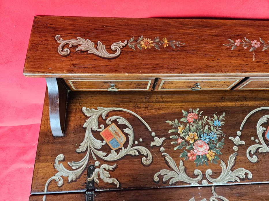 Secretária de estilo holandês