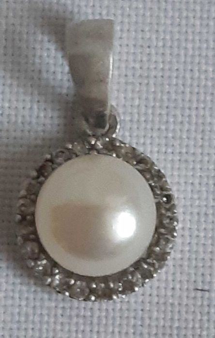 Серебряная подвеска с жемчугом и фианитами