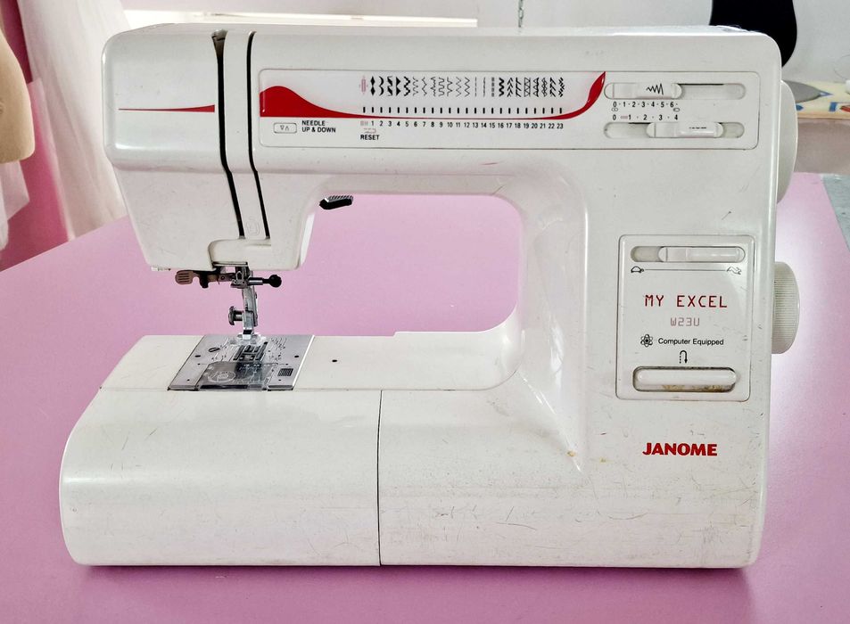 Швейна машинка  JANOME W23U