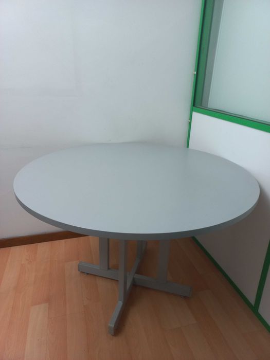 Mesa redonda de escritório
