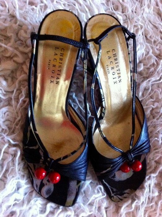 Босоножки Christian Lacroix.