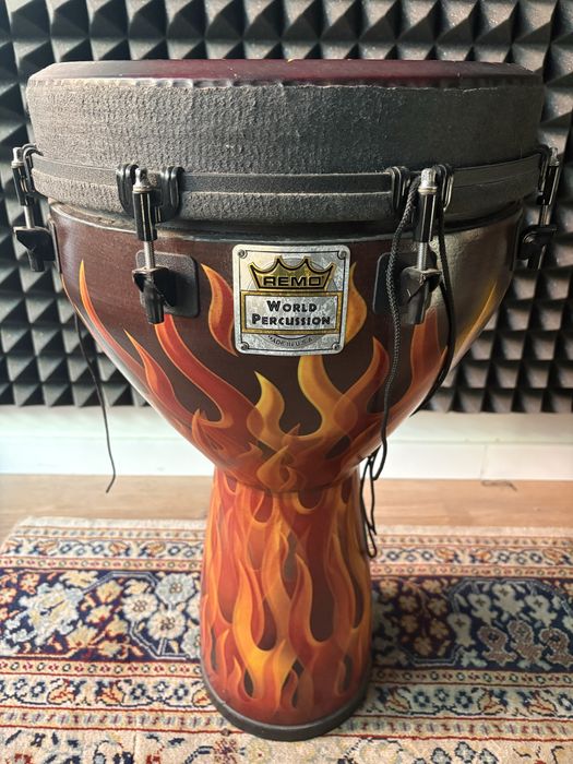 Djembe REMO World Percussion “Flame”