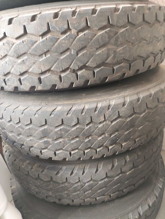 5 Rodas e pneus Bridgestone 225/95R16C