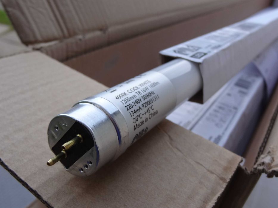 PILA Świetlówka LED 1200mm 120cm T8 16W 1600lm G13 Zestaw 20 sztuk.