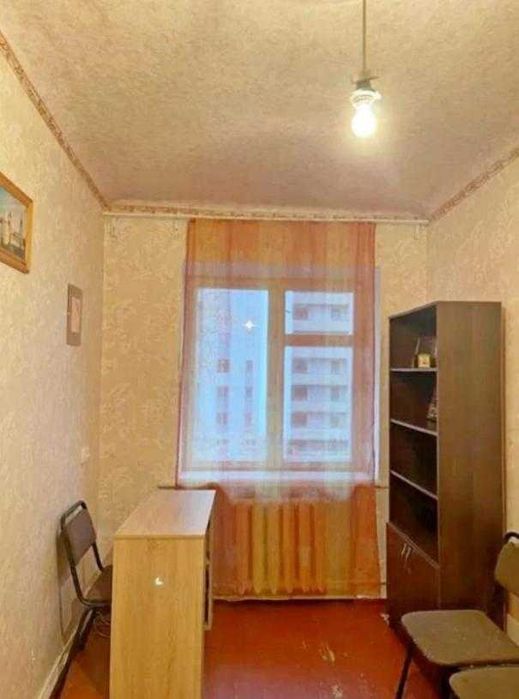 Продам кімнату 12м2 в комунальній квартирі на Павловому Полі, пров. Шекспіра.