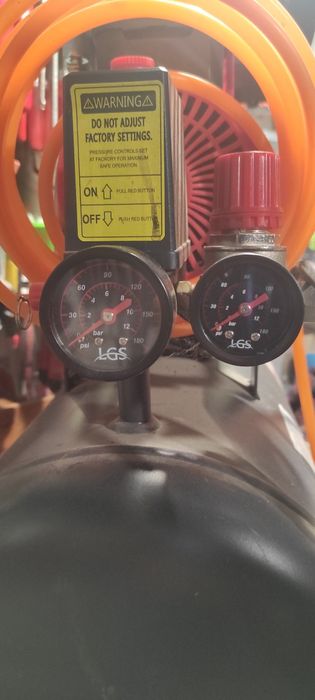 Компресор Vitals professional безмасляний 24 літри ресивер для гаража