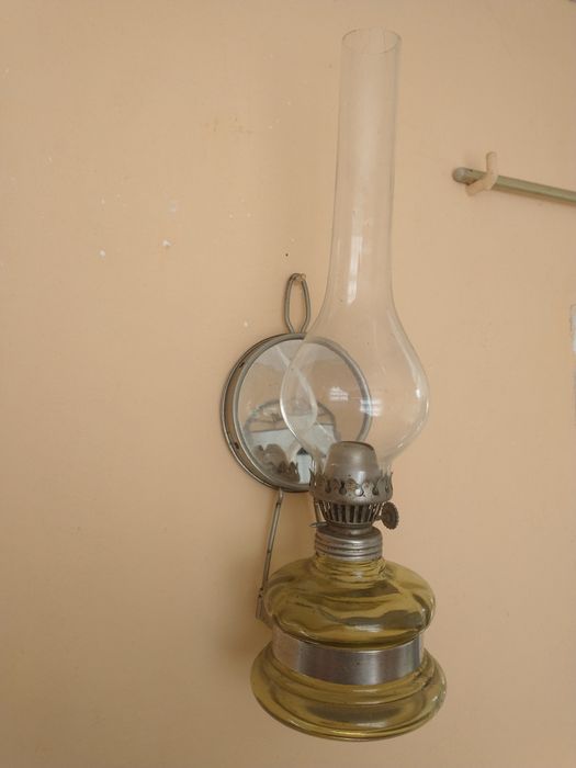 Stara lampa naftowa wisząca 33 cm wysokość. Szerokość 12 cm szerokość.