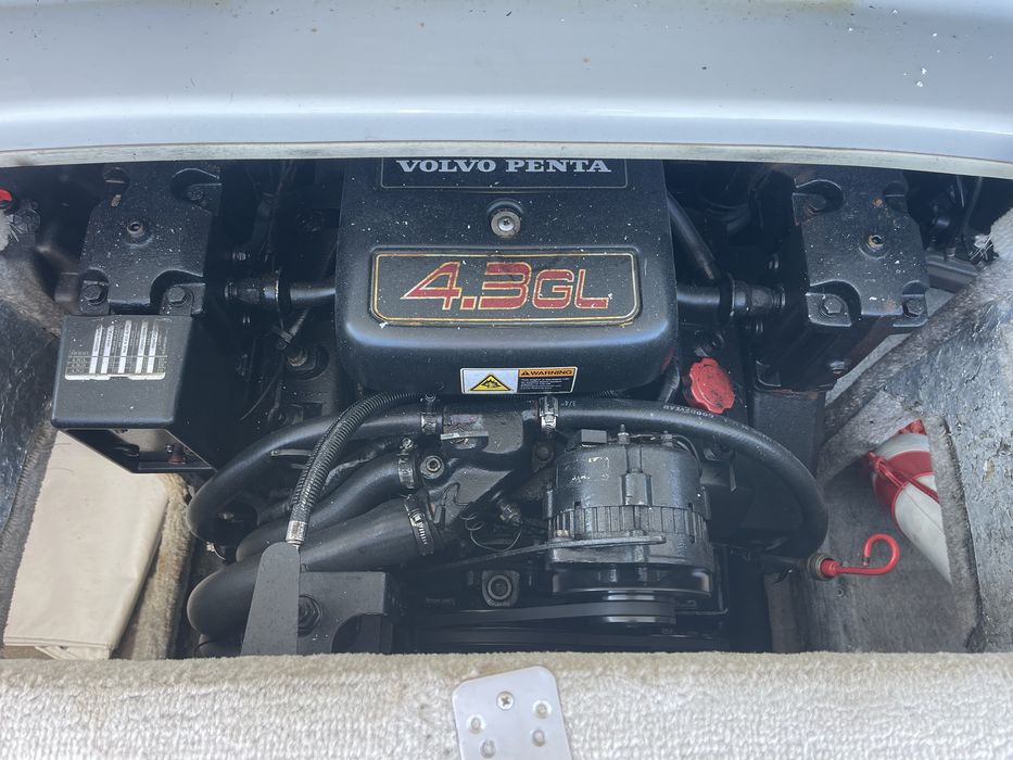 Crownline 192, Penta Volvo 4.3, 190 CV com atrelado