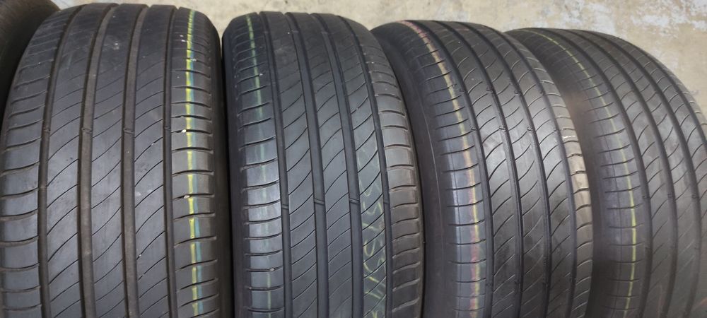 Pneus 235/55/18 semi novos