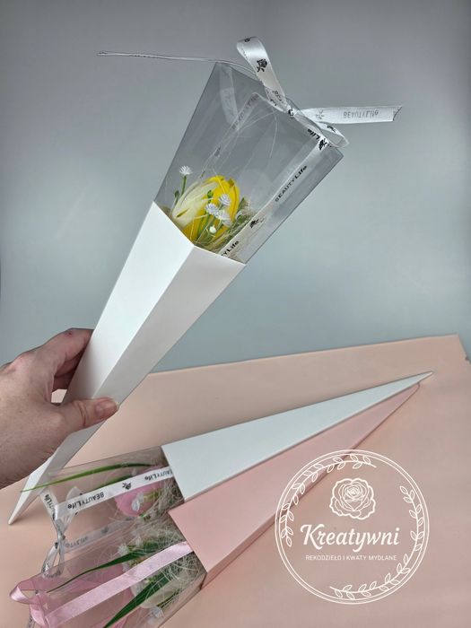 Tulipany i róże mydlane w rożku Dzień Kobiet