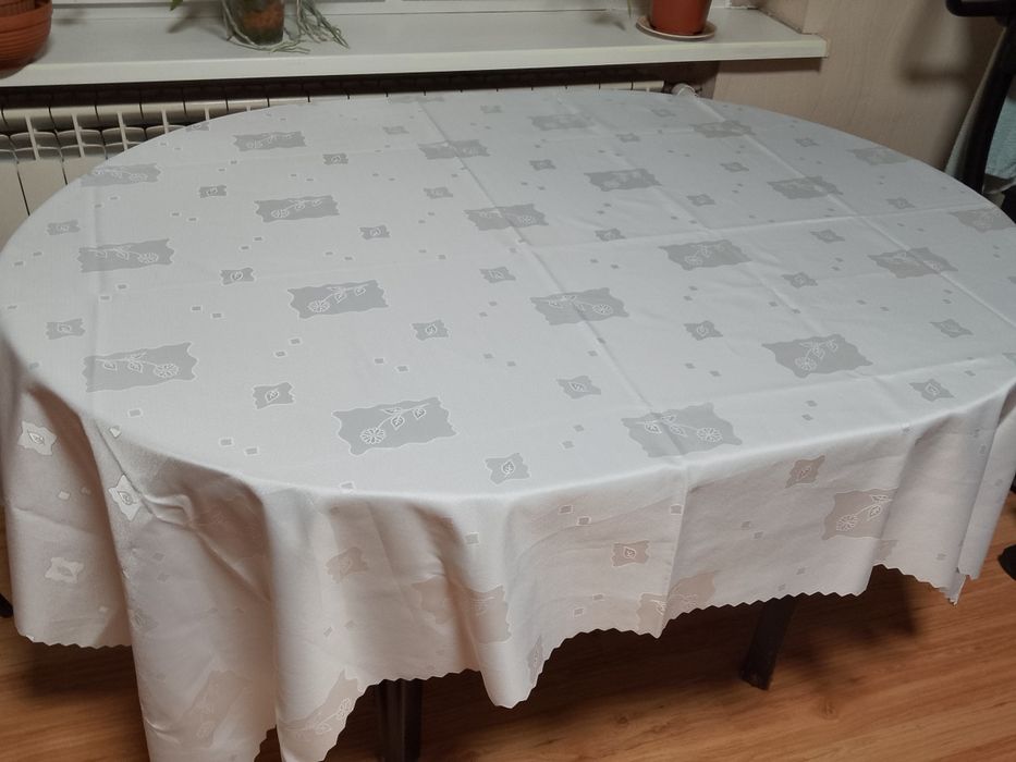 Obrus 215 X 138 cm