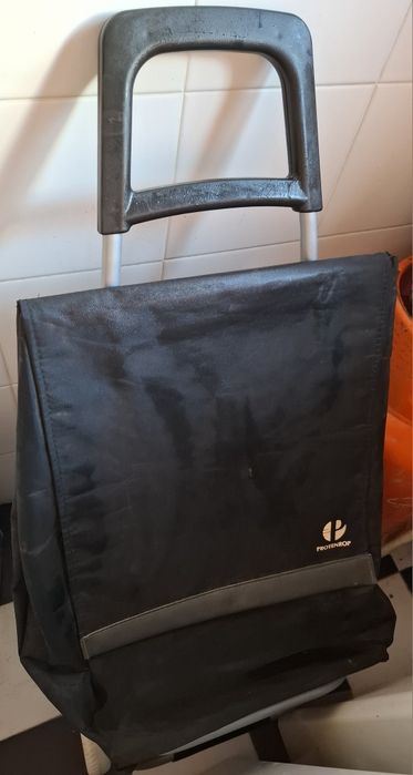 Carrinho de feira e transporte de compras