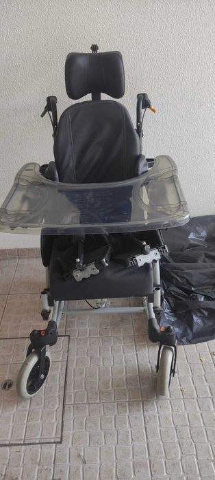 Cadeira de Rodas Invacare Rea Clematis Basculante e Reclinável