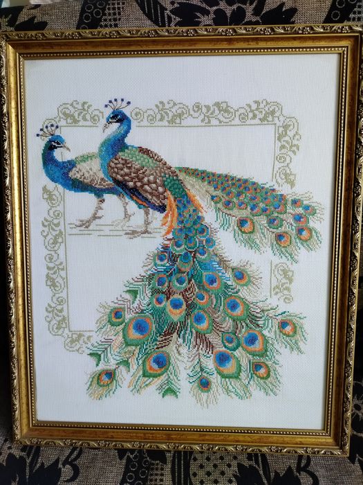 Piękne pawie haftowane