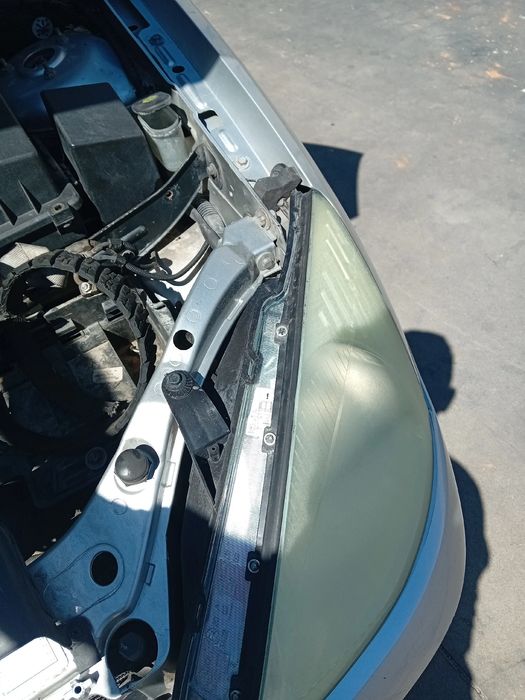 Ótica / farol esquerda FORD Focus I (DAW, DBW)