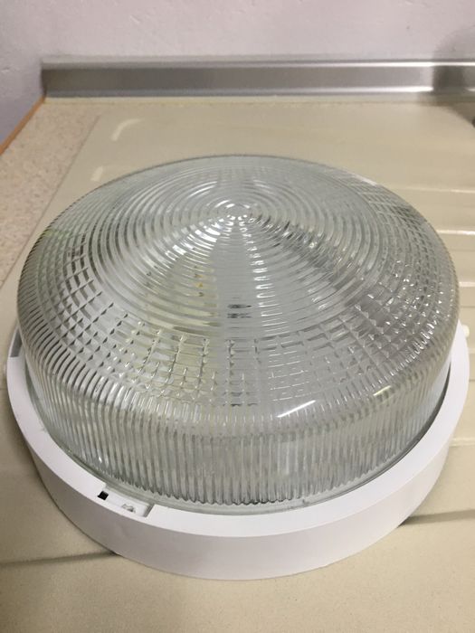 Lampa plafon nawierzchniowa