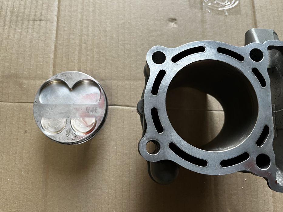 Cylinder z tłokiem kxf /rmz 250 04-09 tłok vertex