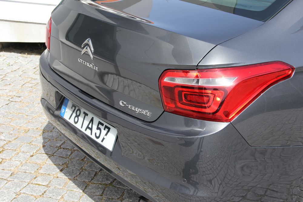 Citroën C-Elysée 1.2 PureTech Shine - Desde 83€/mês