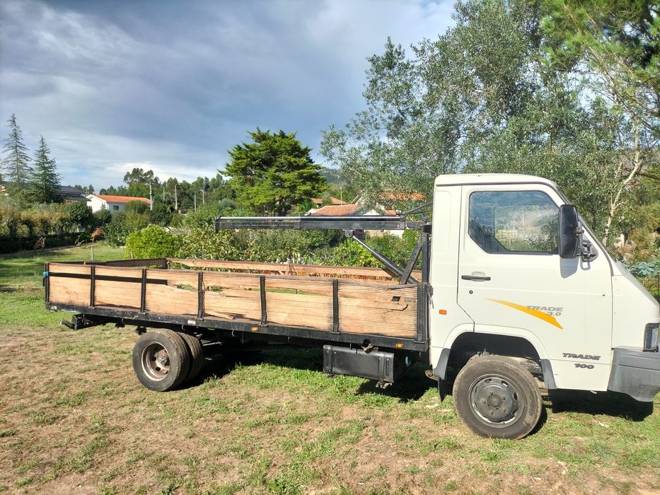 Nissan Trade com Grua