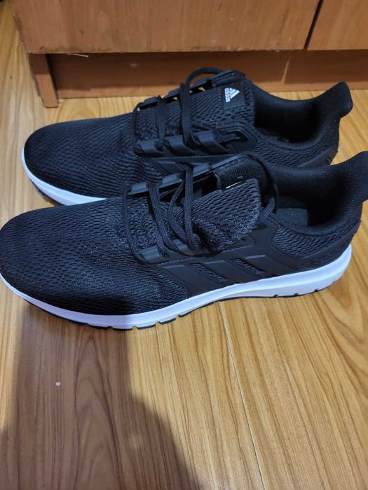 Кросівки чоловічі