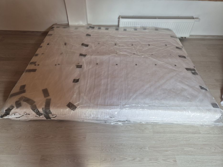 Materac 160x200x20 cm, piankowo-sprężynowy, stan idealny, jak nowy