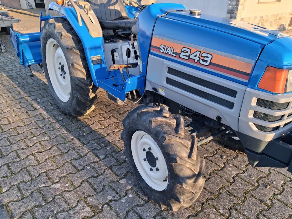 Trator iseki Sial 243 com direção assistida