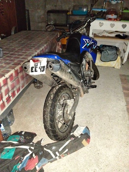 Yamaha XT 660R super motard, nunca teve acidente